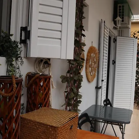 Beautiful Sweet Brown In The Center Apartamento Loutráki