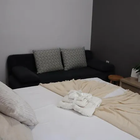 Apartamento Beautiful Sweet Brown In The Center Loutráki