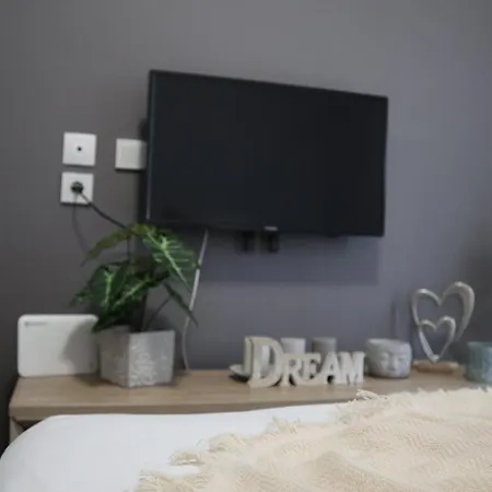 Apartamento Beautiful Sweet Brown In The Center Loutráki