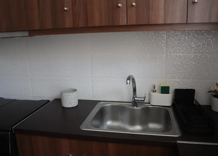 Beautiful Sweet Brown In The Center 路特奇