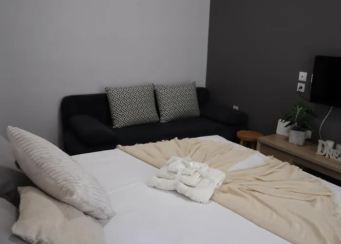 Apartamento Beautiful Sweet Brown In The Center Loutráki